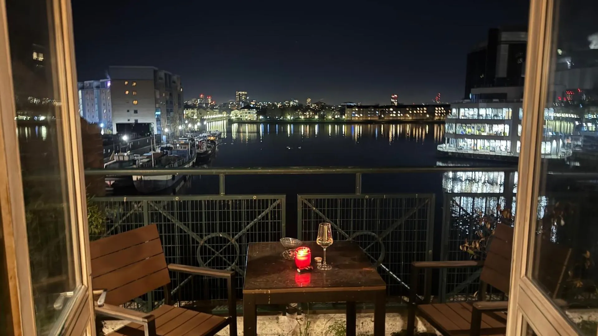 1Bed Flat With Parking And Balcony With View Of The Wharf Apartment London United Kingdom