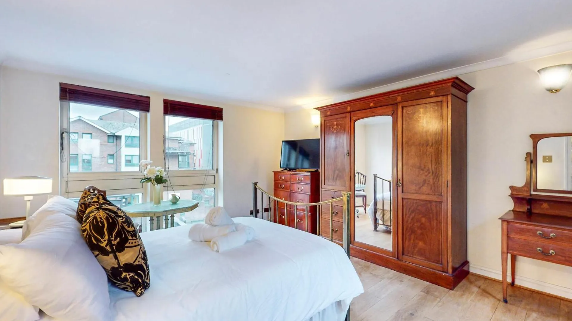 1Bed Flat With Parking And Balcony With View Of The Wharf Apartment London