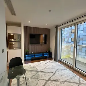 In Canary Wharf Apartment