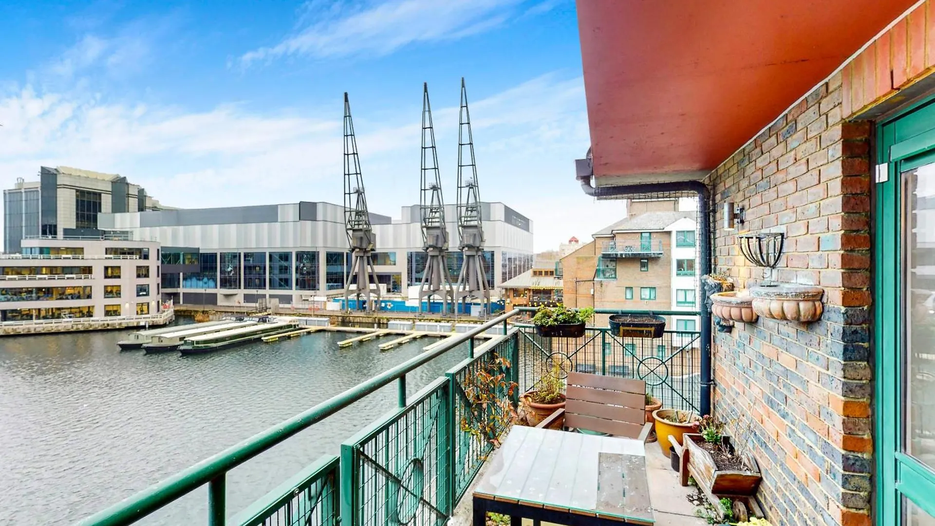 1Bed Flat With Parking And Balcony With View Of The Wharf Apartment London United Kingdom