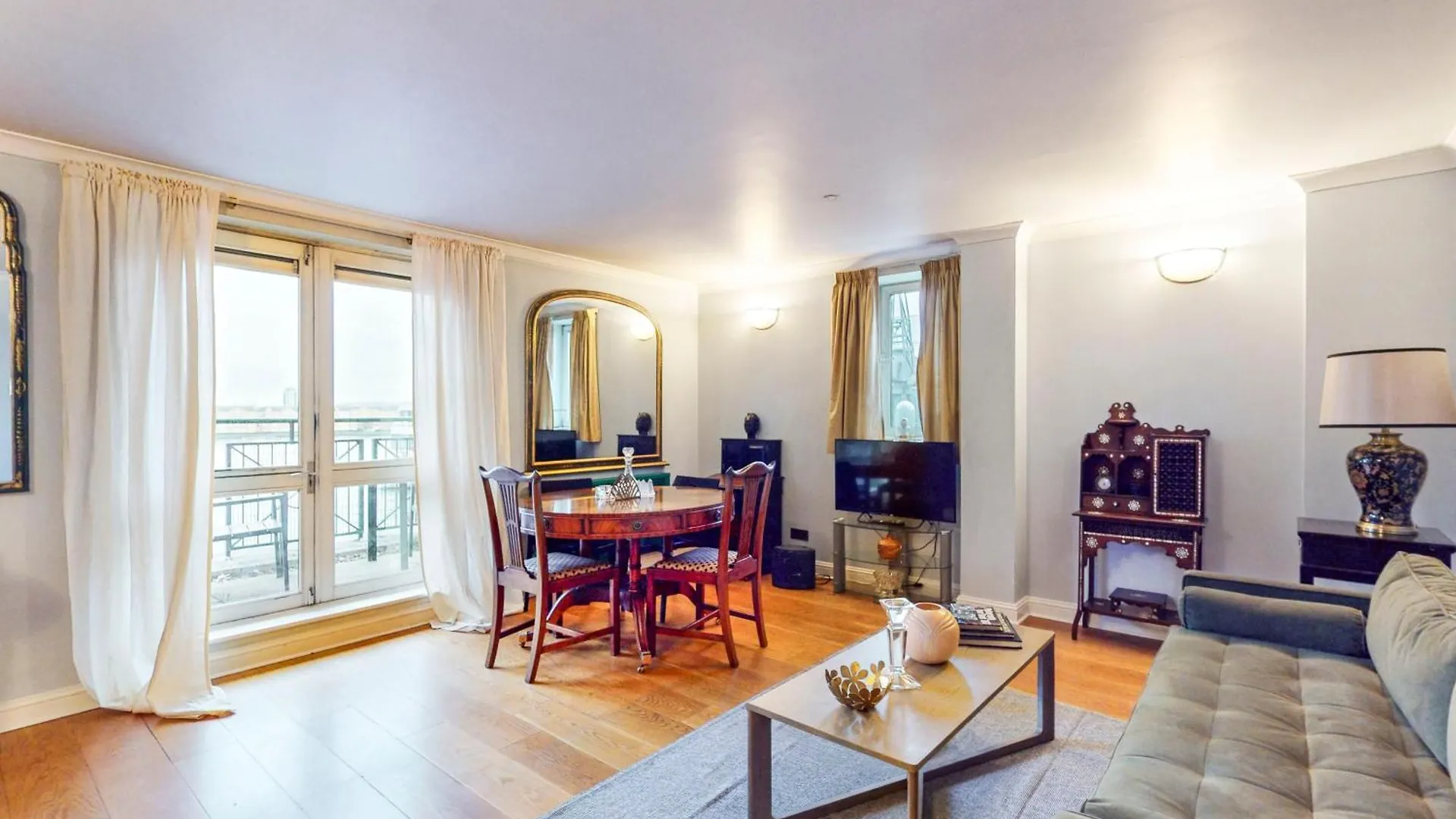 1Bed Flat With Parking And Balcony With View Of The Wharf location